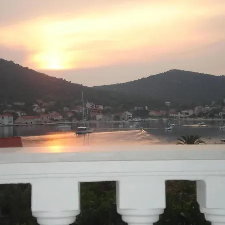 Fuer Drei Personen Mit Eigenem Balkon Apartman *