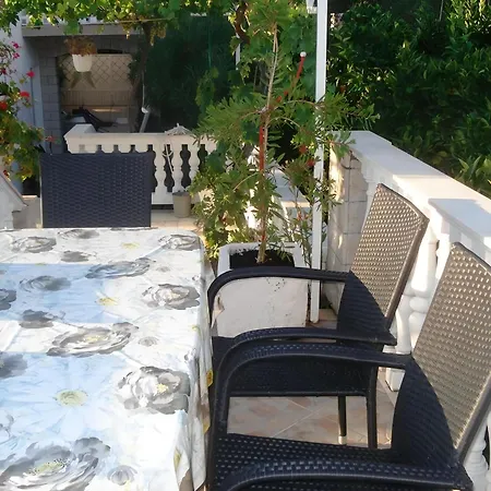 Fuer Drei Personen Mit Eigenem Balkon Apartman *
