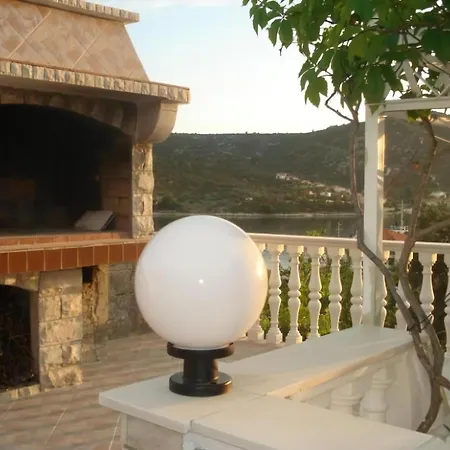 Apartament Fuer Drei Personen Mit Eigenem Balkon Vinišće
