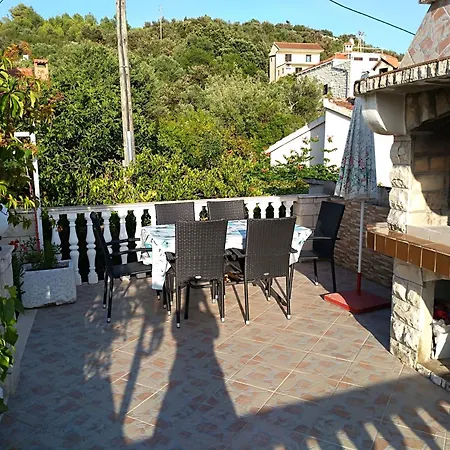 Apartament Fuer Drei Personen Mit Eigenem Balkon Vinišće