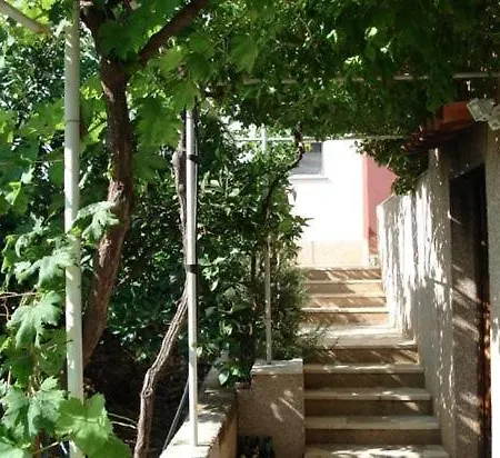 Apartament Fuer Drei Personen Mit Eigenem Balkon Vinišće