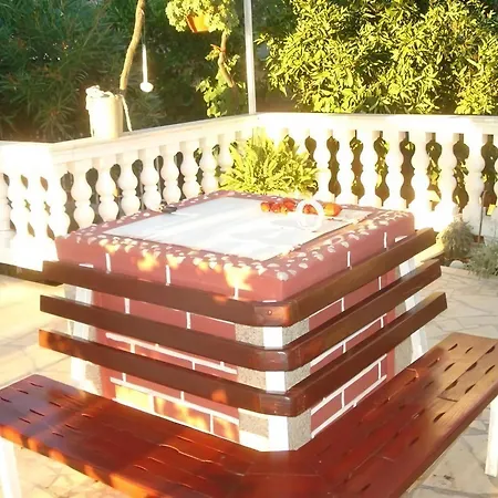 Fuer Drei Personen Mit Eigenem Balkon Vinišće