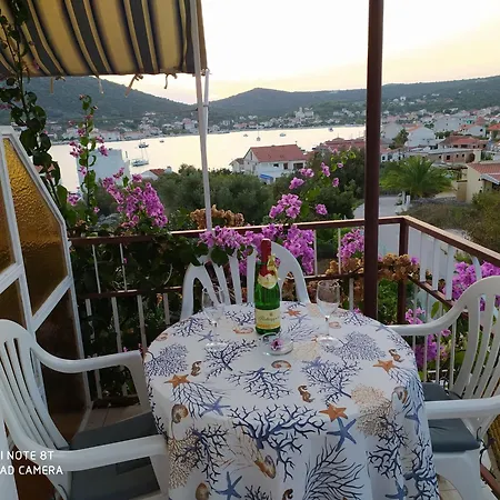 Fuer Drei Personen Mit Eigenem Balkon Apartament