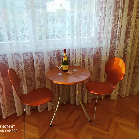 Fuer Drei Personen Mit Eigenem Balkon Apartament Vinišće