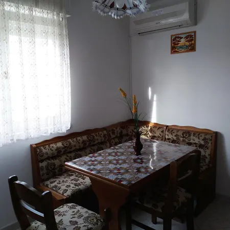 Fuer Drei Personen Mit Eigenem Balkon *